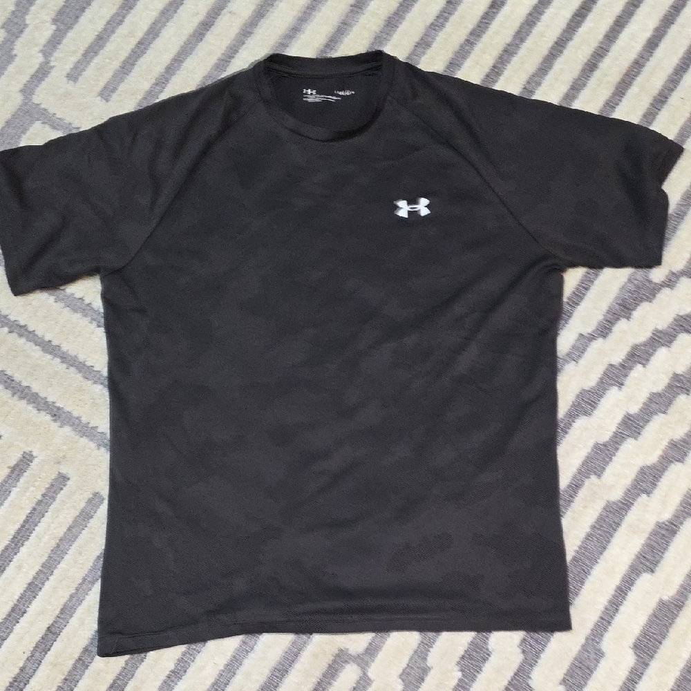 Under Armour Men's Black T-Shirt